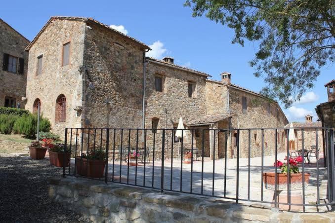 Agriturismo Il Torrione Lecchi Dış mekan fotoğraf